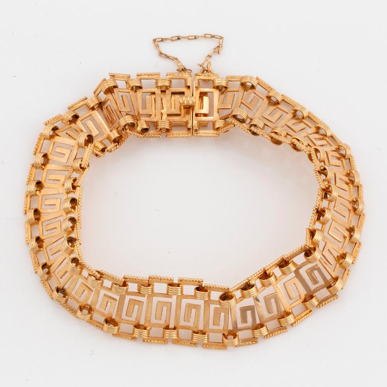 18K gold bracelet.