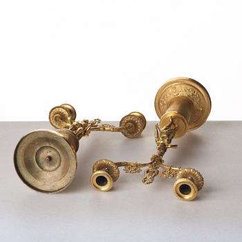 KANDELABRAR, för två ljus, ett par, Frankrike, 1800-talets början, empire.