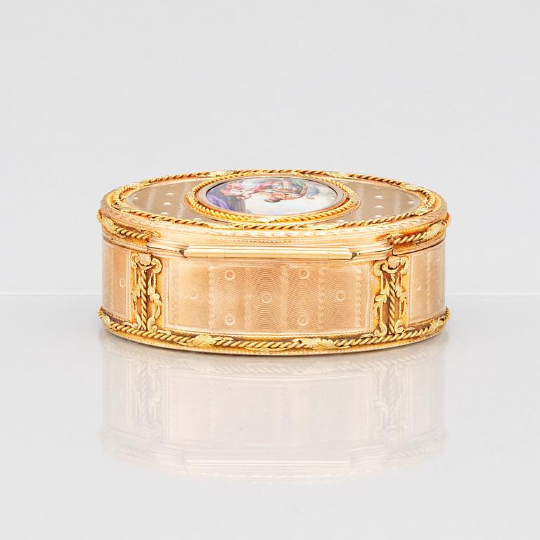 A late 18th century gold box en deux colour and enamel, possibly Hanau, Louis XVI.