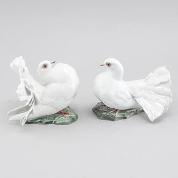 Two porcelain figurines, designed by Fritz Heidenreich for Rosenthal, second half of the 20th cenutry.