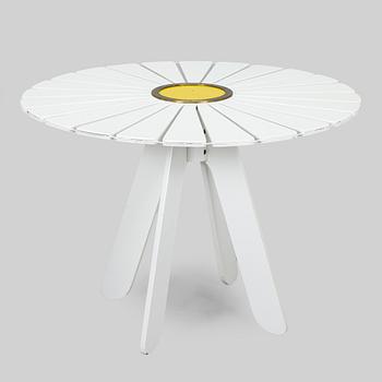Alvar & Aino Aalto, ”Aurinko”-sarjan pöytä, O.Y. Huonekalu- ja Rakennustyötehdas A.B., 1900-luvun puoliväli, sekä, tuoleja, 4 kpl Artek 2000.