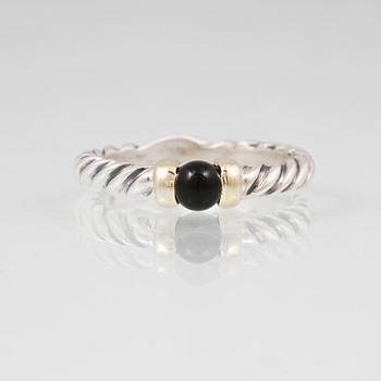 RING, 18K guld samt sterlingsilver med onyxkula, David Yurman. Vikt 2,8 gram.