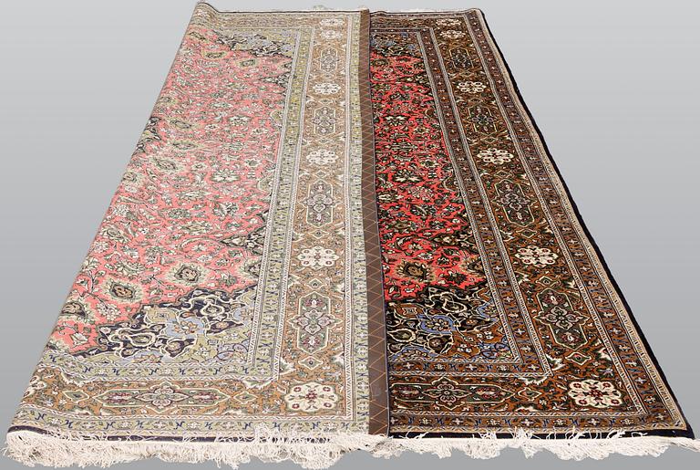 A part silk Qum carpet, ca 297 x 207 cm.