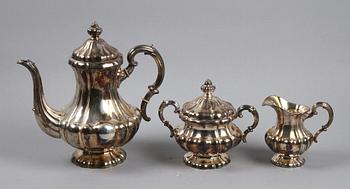 KAFFESERVIS, 3 delar, silver, rokokostil. 1900-tal.