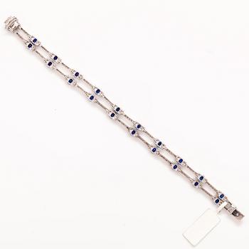 ARMBAND, 18K vitguld, saffirer ca 5.07 ct tot och diamanter ca 3.52 ct tot.