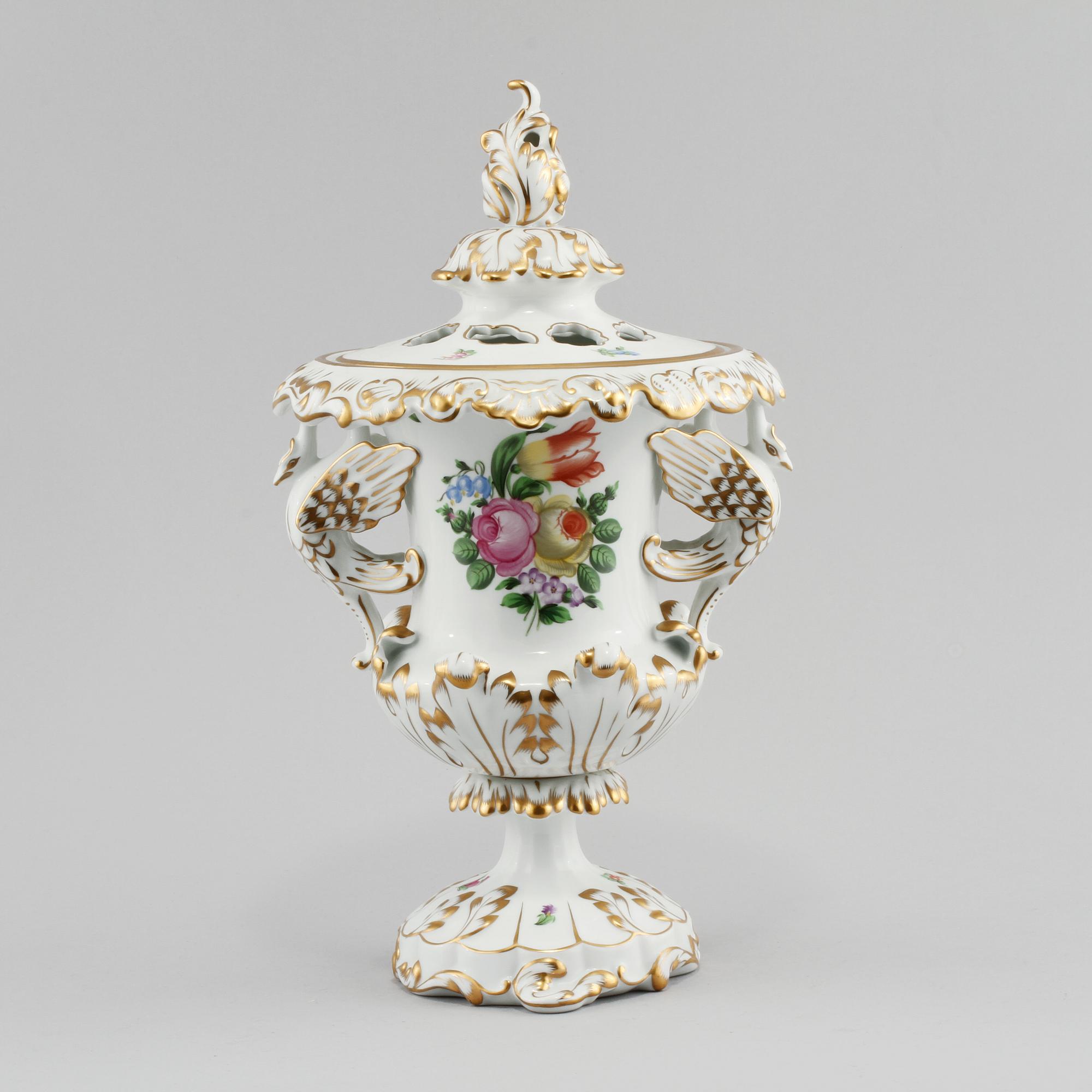 LOCKURNA, porslin, Herend, Ungern, 1900-tal.