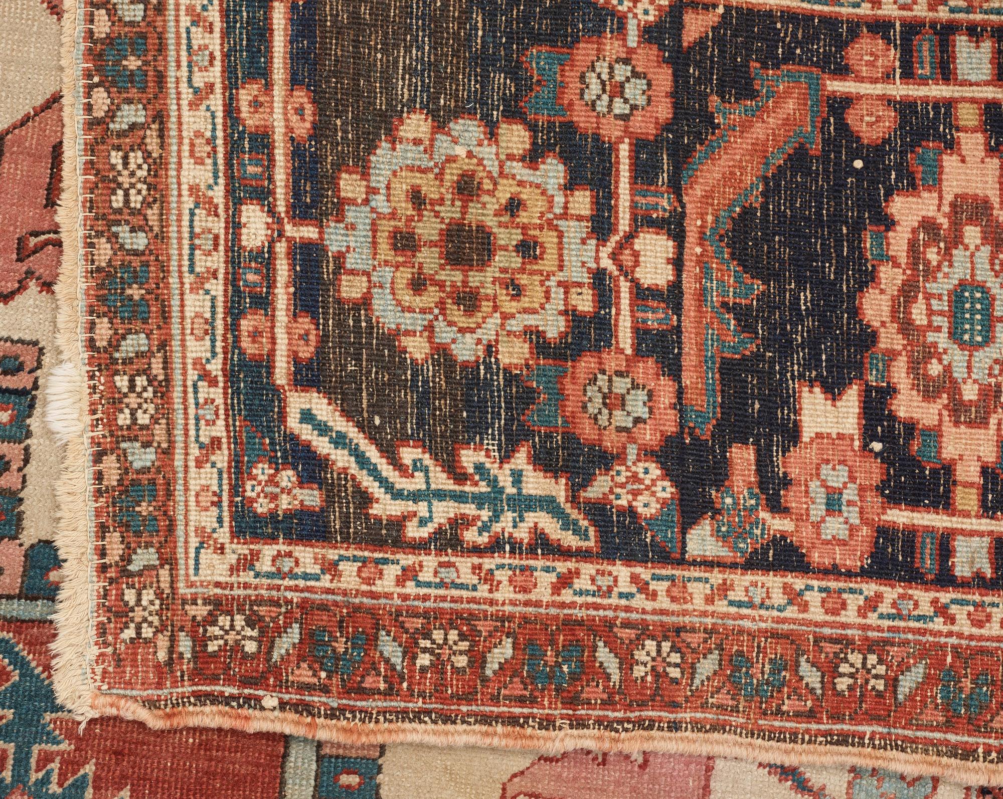 ANTIQUE HERIZ. 545,5 x 388,5 cm.