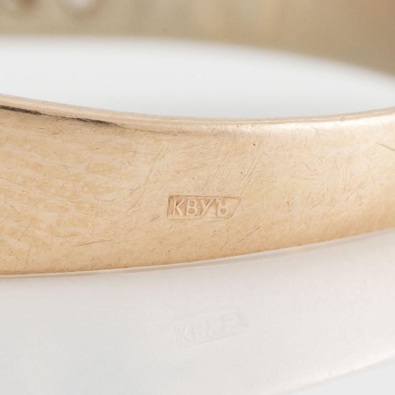 Ring 14K gold with brilliant-cut diamonds.