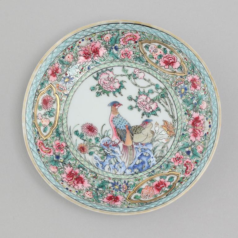 Two porcealin cups with saucers and a small dish from China, 18th century.