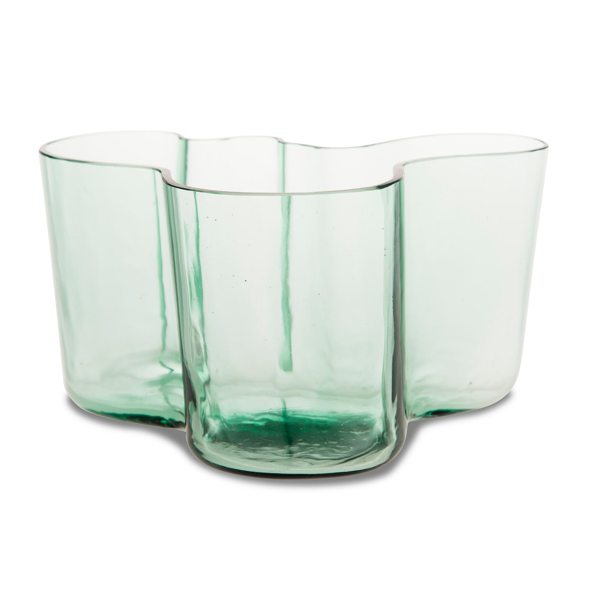 Alvar Aalto, A '9750' vase Karhula Glassworks 1937-1949. Finland.