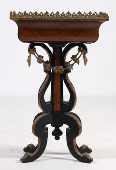 BLOMBORD, nyrokoko, 1800-talets andra hälft.