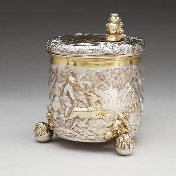 DRYCKESKANNA, av Johan Wefwer, (verksam i Linköping 1672-1705), daterad i gravyren 1673. Barock.