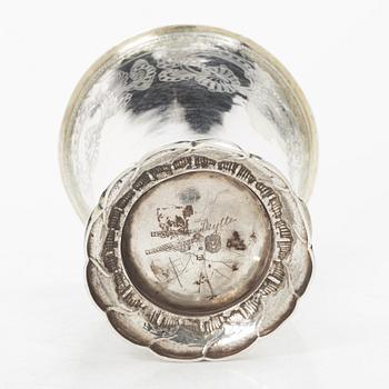 Johan Pettersen, bägare, delvis förgyllt silver, Söderhamn 1766. Rokoko.