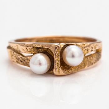 Björn Weckström, Ring "Viskning", 14K guld och odlade pärlor. Lapponia 1994.