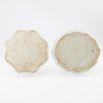 Two Chinese porcelain trays, 20th century.