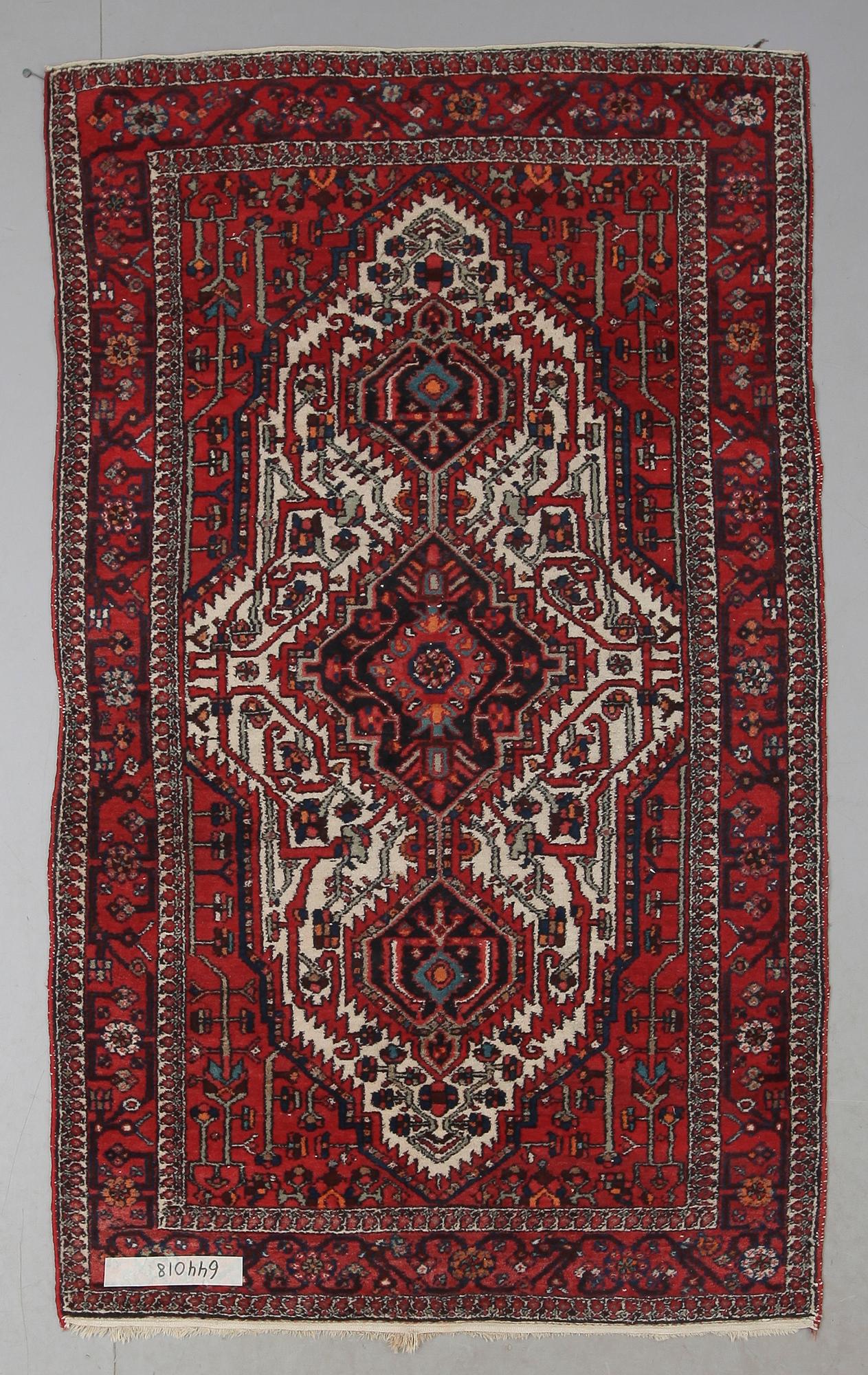 MATTA, orient, ca 226 x 134 cm.
