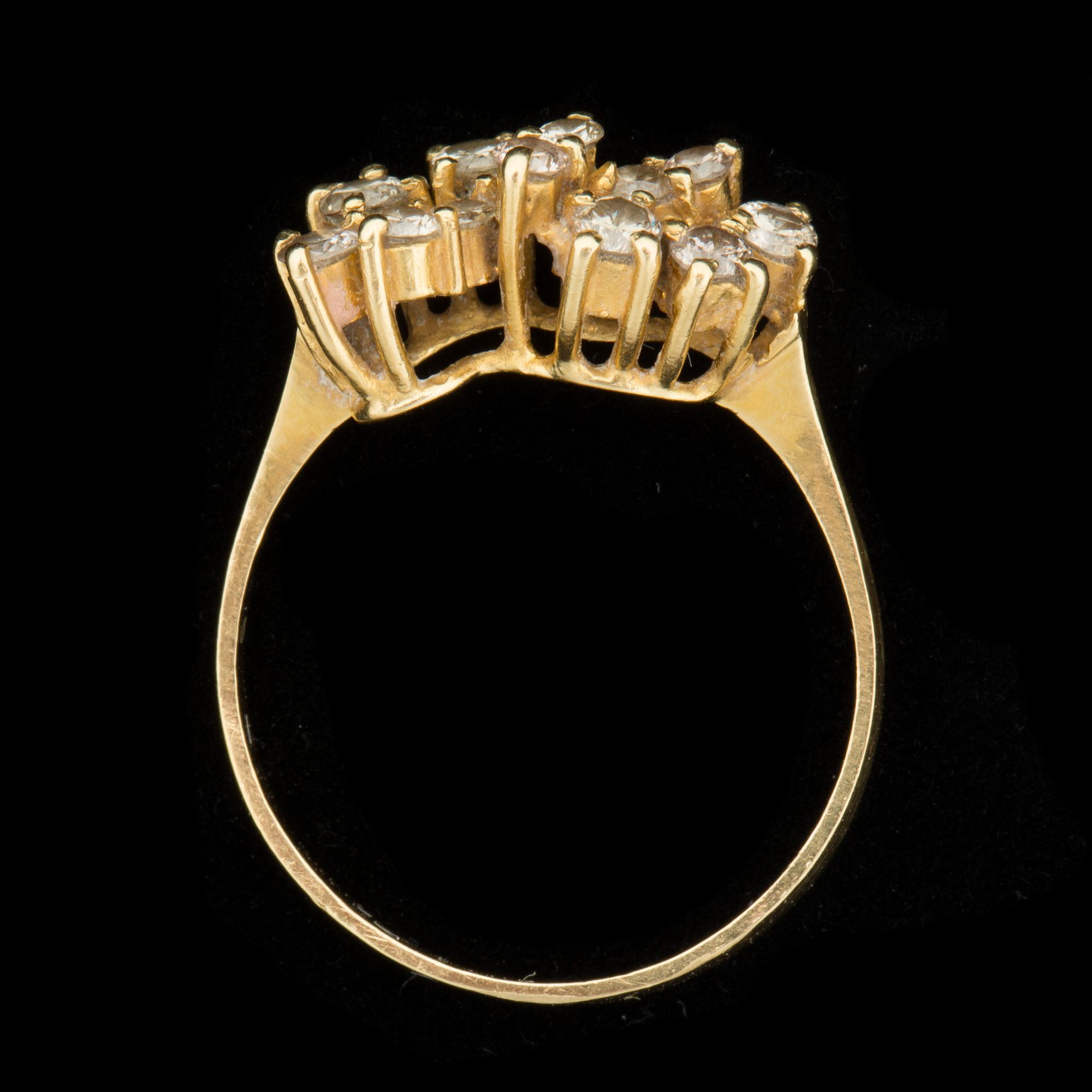 RING, 18 k guld med briljantslipade diamanter ca 0,36 ct. Vikt ca 2,5 g.