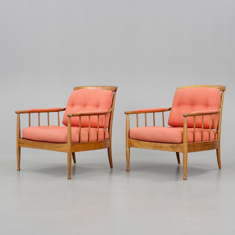 FÅTÖLJER, ett par. "Skrindan", Kerstin Hörlin-Holmqvist. Modellen formgiven 1963.
