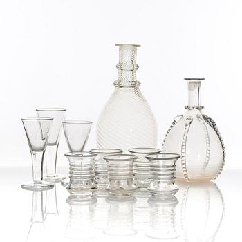 Flaskor, två stycken samt snapsglas, fem stycken och spetsglas, tre stycken, 1800-tal.