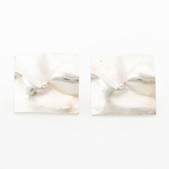 A PAIR OF BJÖRN WECKSTRÖM EARRINGS, "Shields", silver. Lapponia 1969-71.