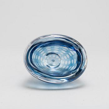 VICKE LINDSTRAND, a glass vase, Kosta Boda.