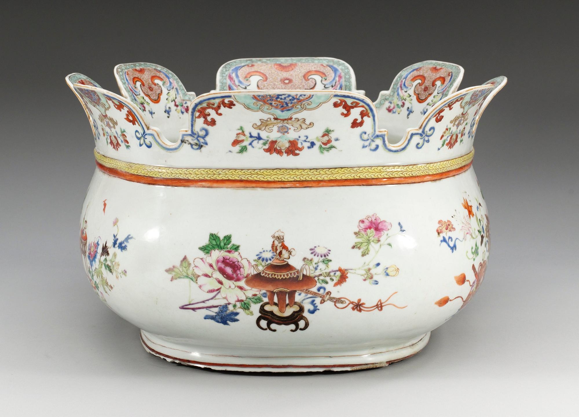 VINKYLARE, kompaniporslin. Qing dynastin, Qianlong (1736-95).