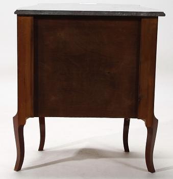 BYRÅ, Louis XVI-stil, 1900-talets första hälft.