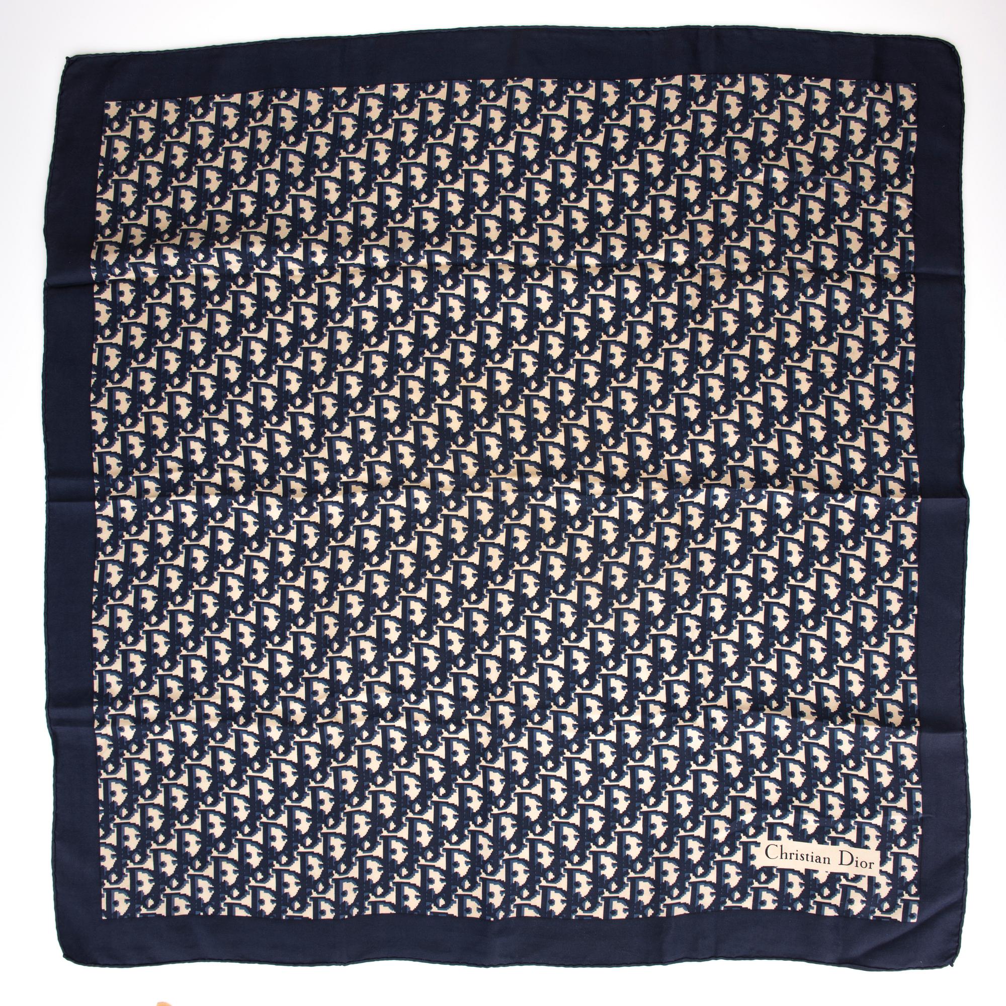VÄSKA och SCARF, Christian Dior.