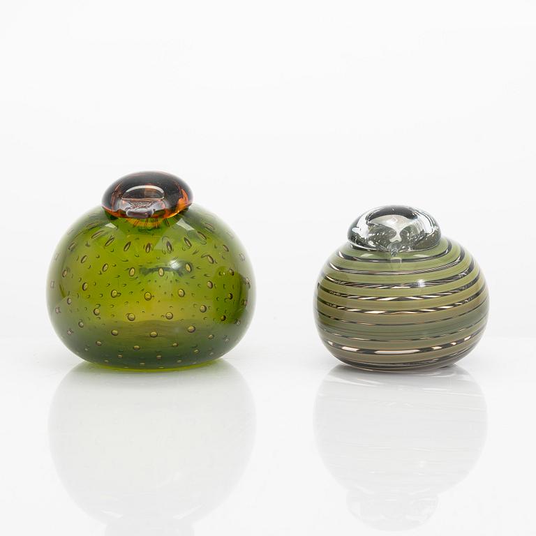 Two signed Oiva Toikka glass birds for Iittala Nuutajärvi.