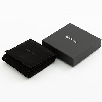 Chanel, Leather and chain CC Scrunchie, 2022.