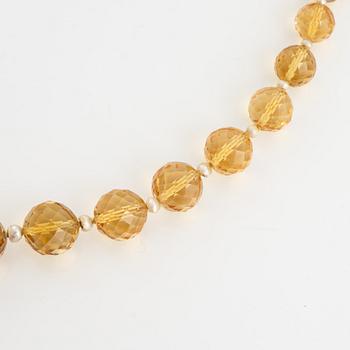 Citrine and pearl necklace.