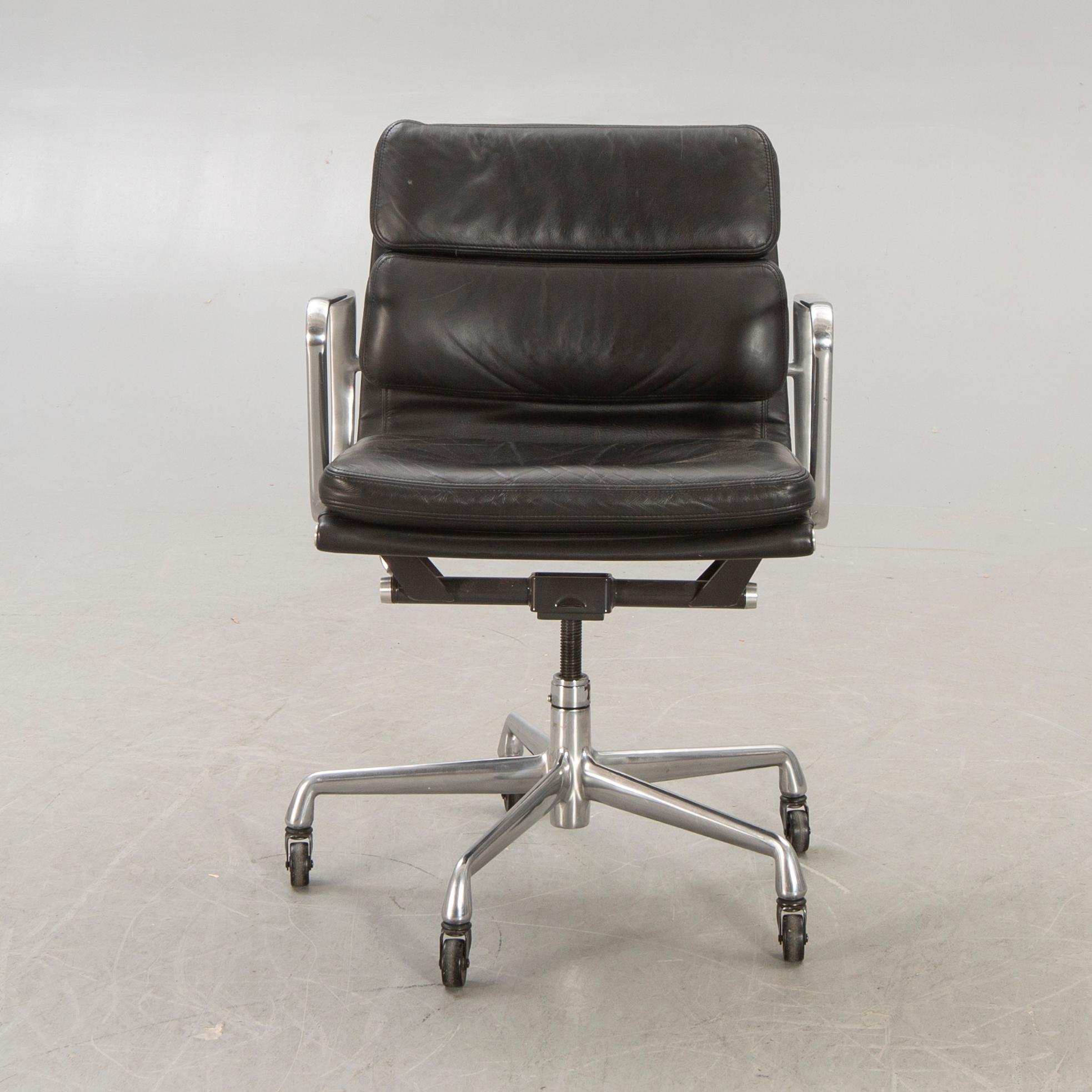 Charles and Ray Eames, Skrivbordsstol/kontorsstol, "EA 217 Soft Pad Chair", Vitra.