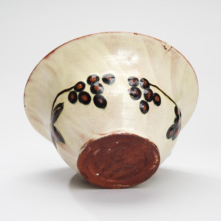 GERDA THESLEFF, A CERAMIC BOWL. Sign. GT Finland, 1915.