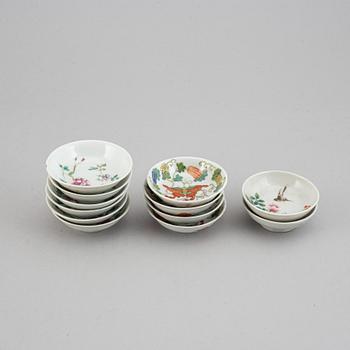 A set of 12 small Chinese dishes, early 20th Century.