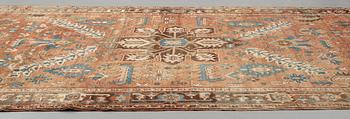 A carpet, an antique Heriz, ca 454,5-460,5 x 268-285 cm.