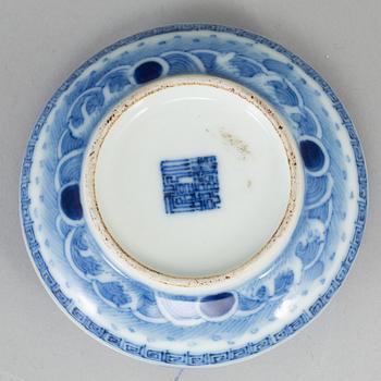 A blue and white paste seal paste box with cover.