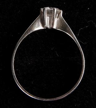 RING, 18 K vitguld, diamant, 0,46 ct.