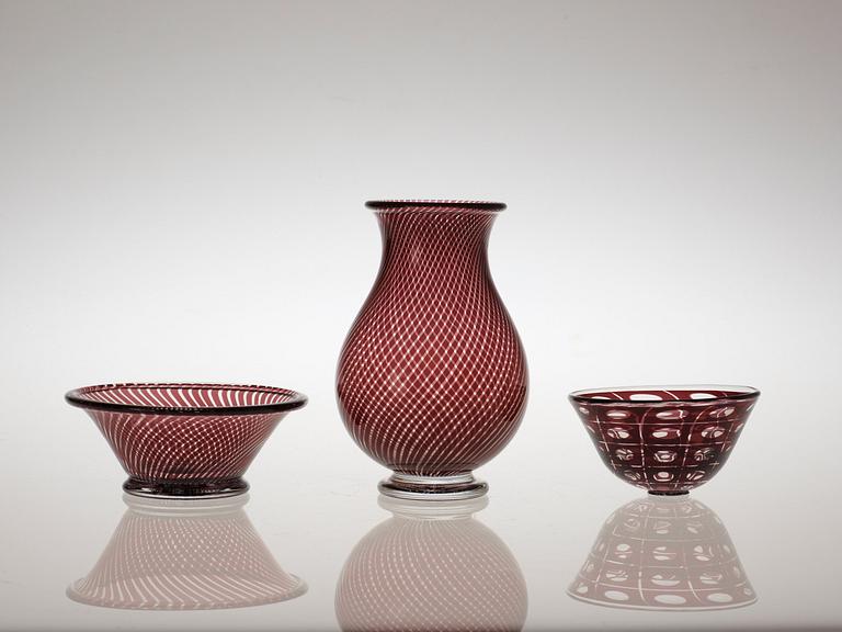 A set of two Edward Hald 'Slipgraal' glass bowls and a vase, Orrefors 1941-49.