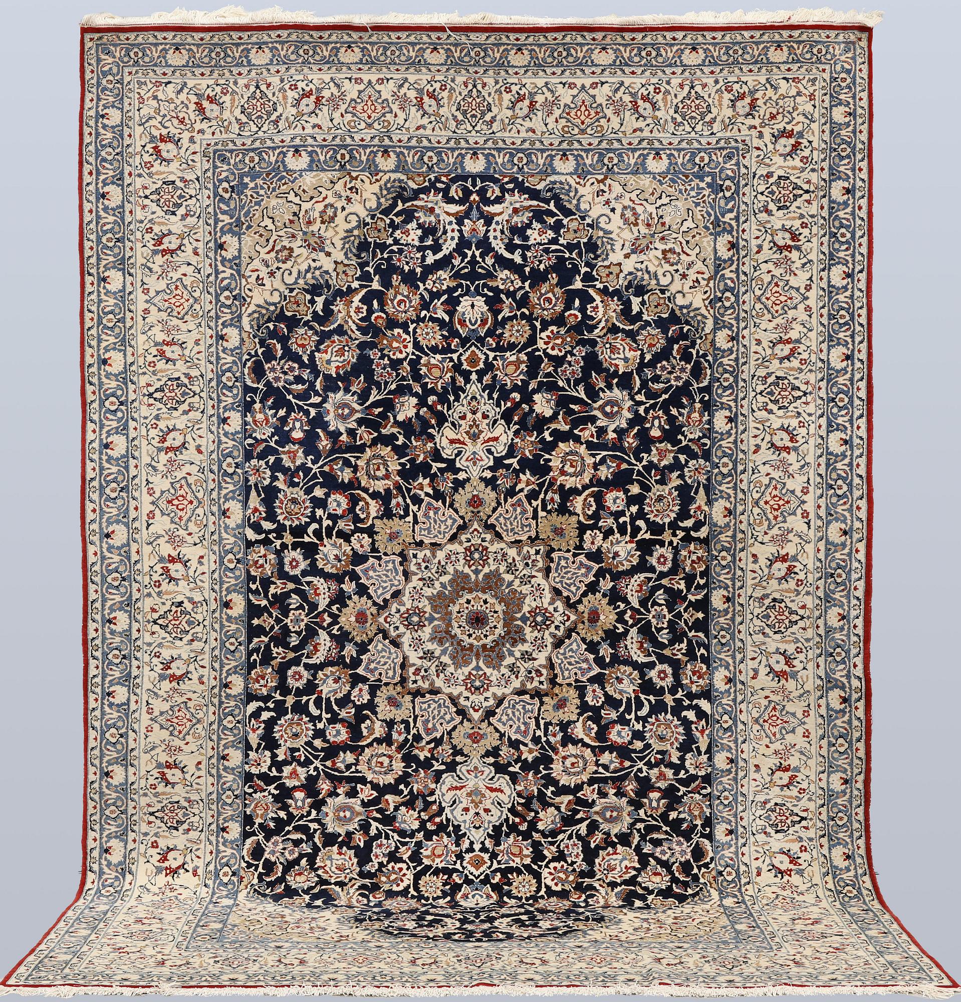 Matta, semiantik Nain, part silk, s.k. Tuteshk, ca 310 x 193 cm.