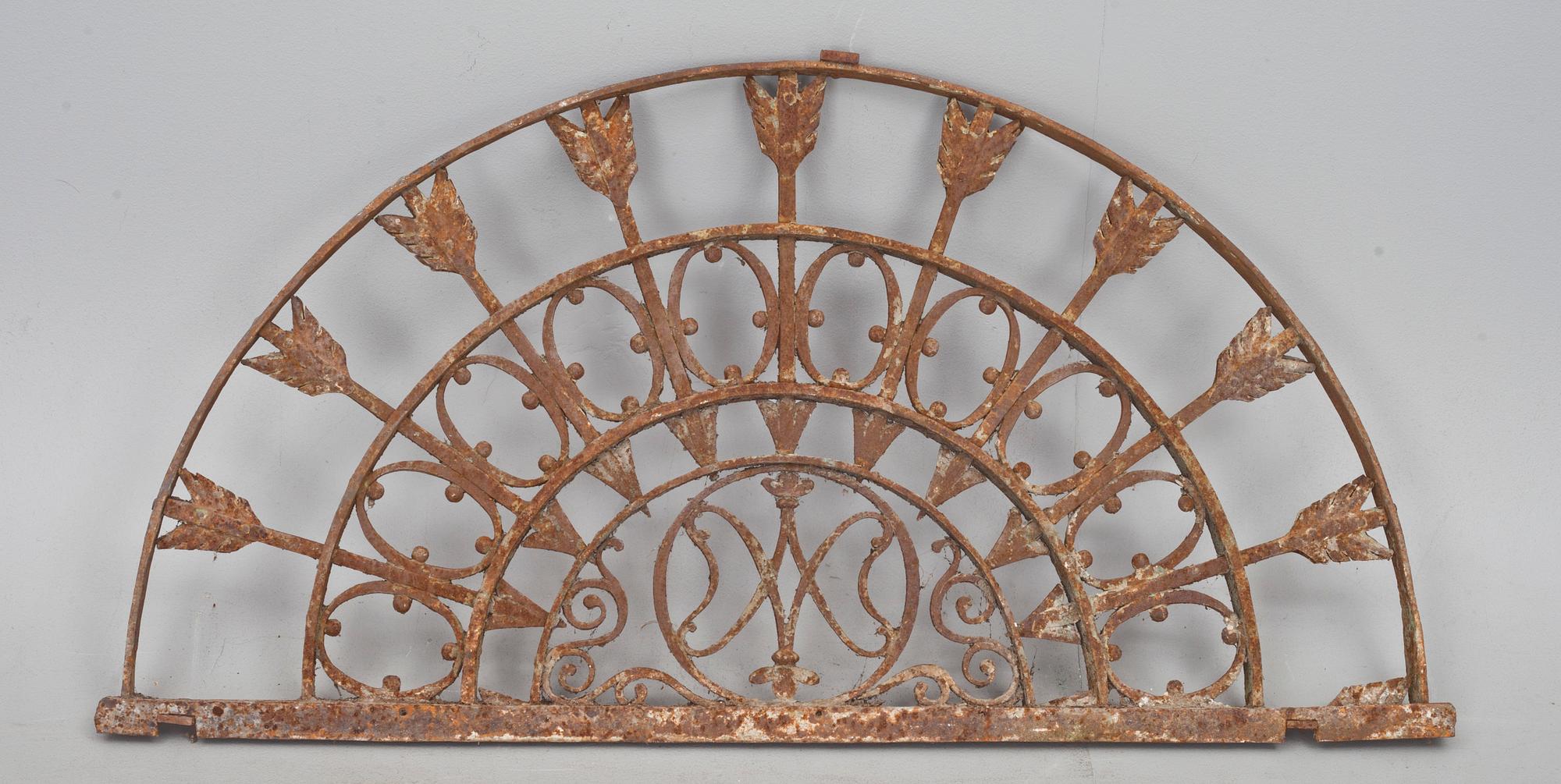 ÖVERSTYCKE, gjutjärn, Italien. 1800-tal.