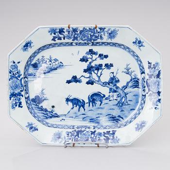 A CHINESE SERVING DISH, porcelain, 18th century.