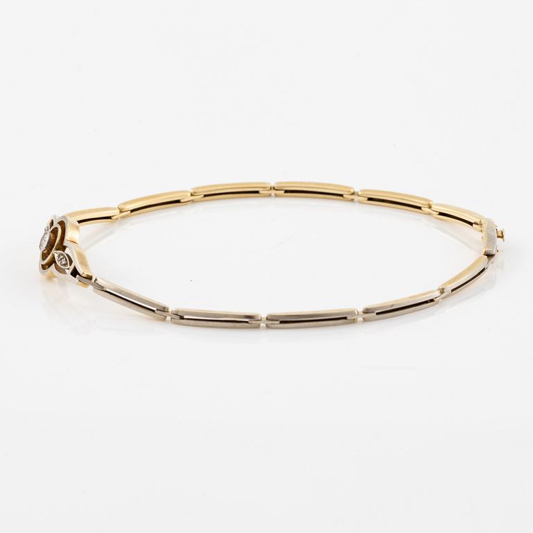 Bracelet in 14K gold set with old-cut and rose-cut diamonds.