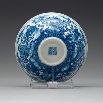 A blue and white bowl, Republic (1912-49) with Qianlongs sealmark.