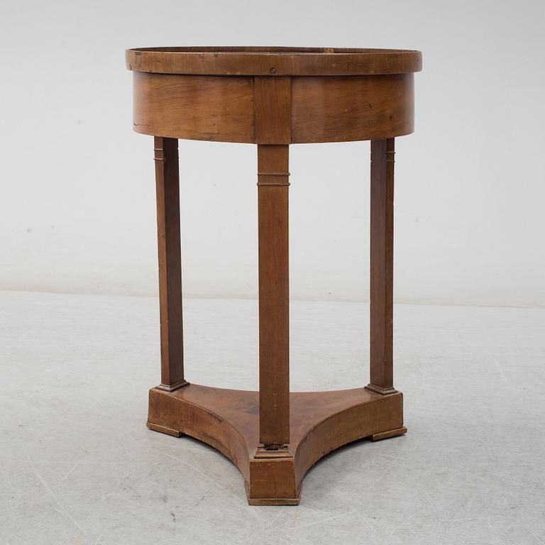 TABLE, probably France. First half of the 19th century.