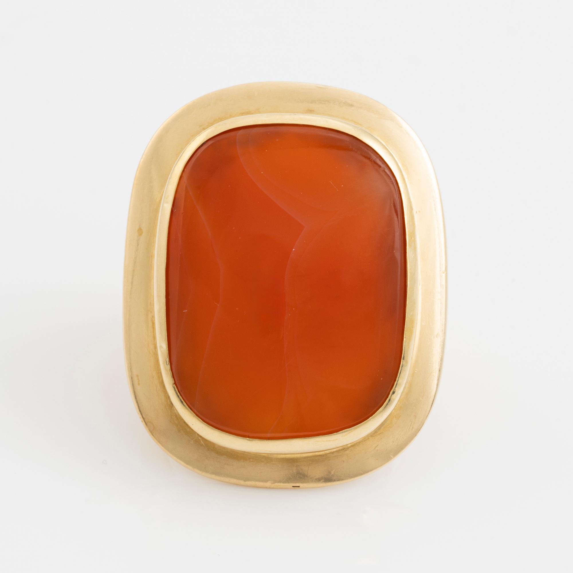 An 18K gold and carnelian ring.