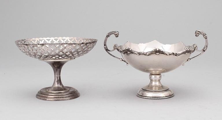 PARTI SILVER, 9 delar, bl a en senapskanna, Chester, Enland, 1800-tal. Totalvikt ca 700 gram.