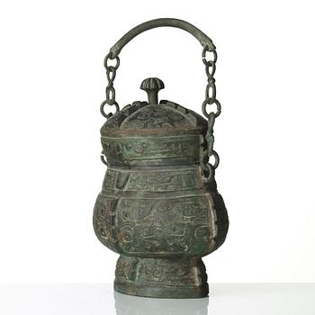 An archaistic bronze vessel with cover, presumably Ming dynasty (1368-1644).