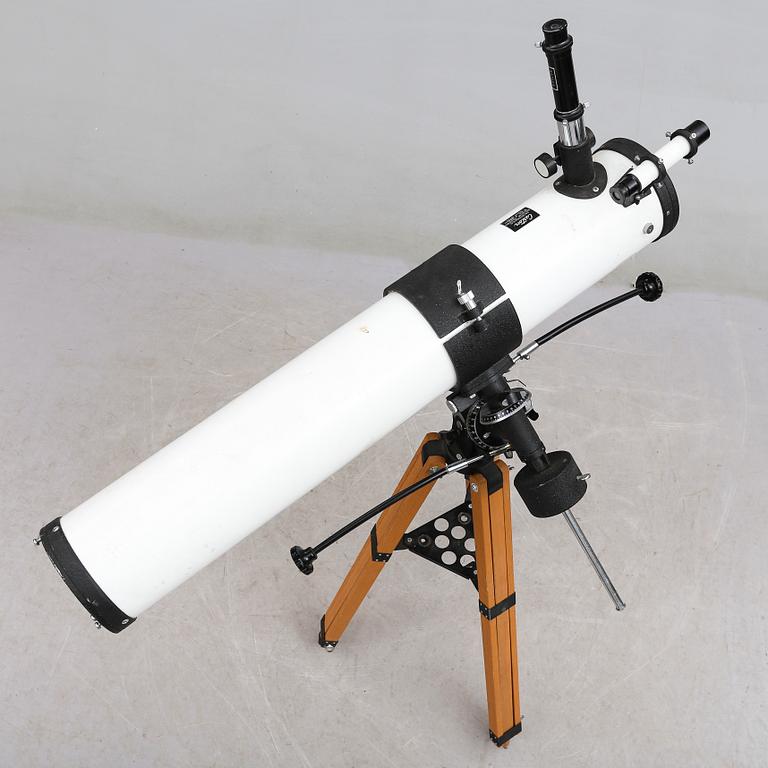 TELESKOP PÅ STATIV, Astronomical Reflector Telescope, Carton, 2000-tal.