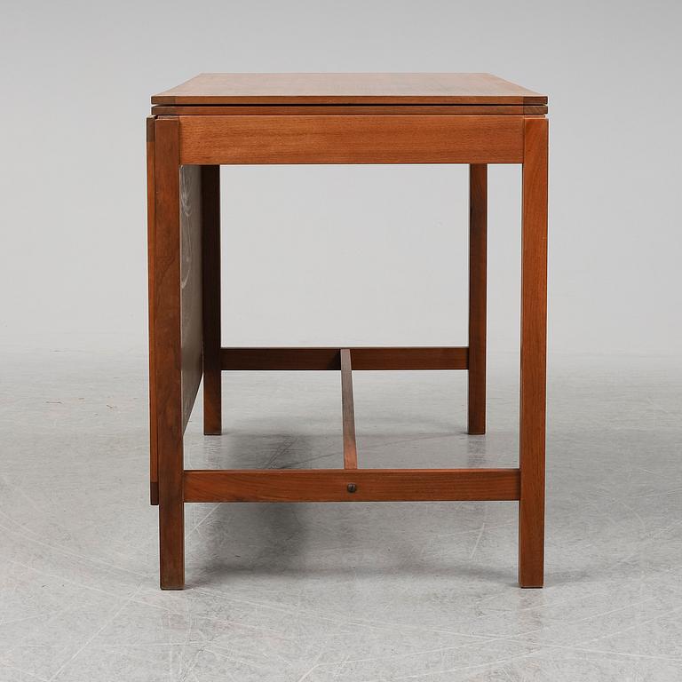 A second half of the 20th century dining table by Karl Erik Ekselius for JOC, Vetlanda.