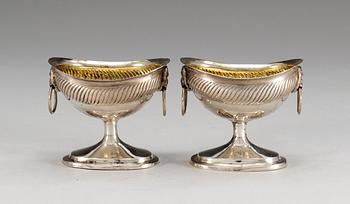 206. SALTKAR, ett par, silver. Köpenhamn 1822.
